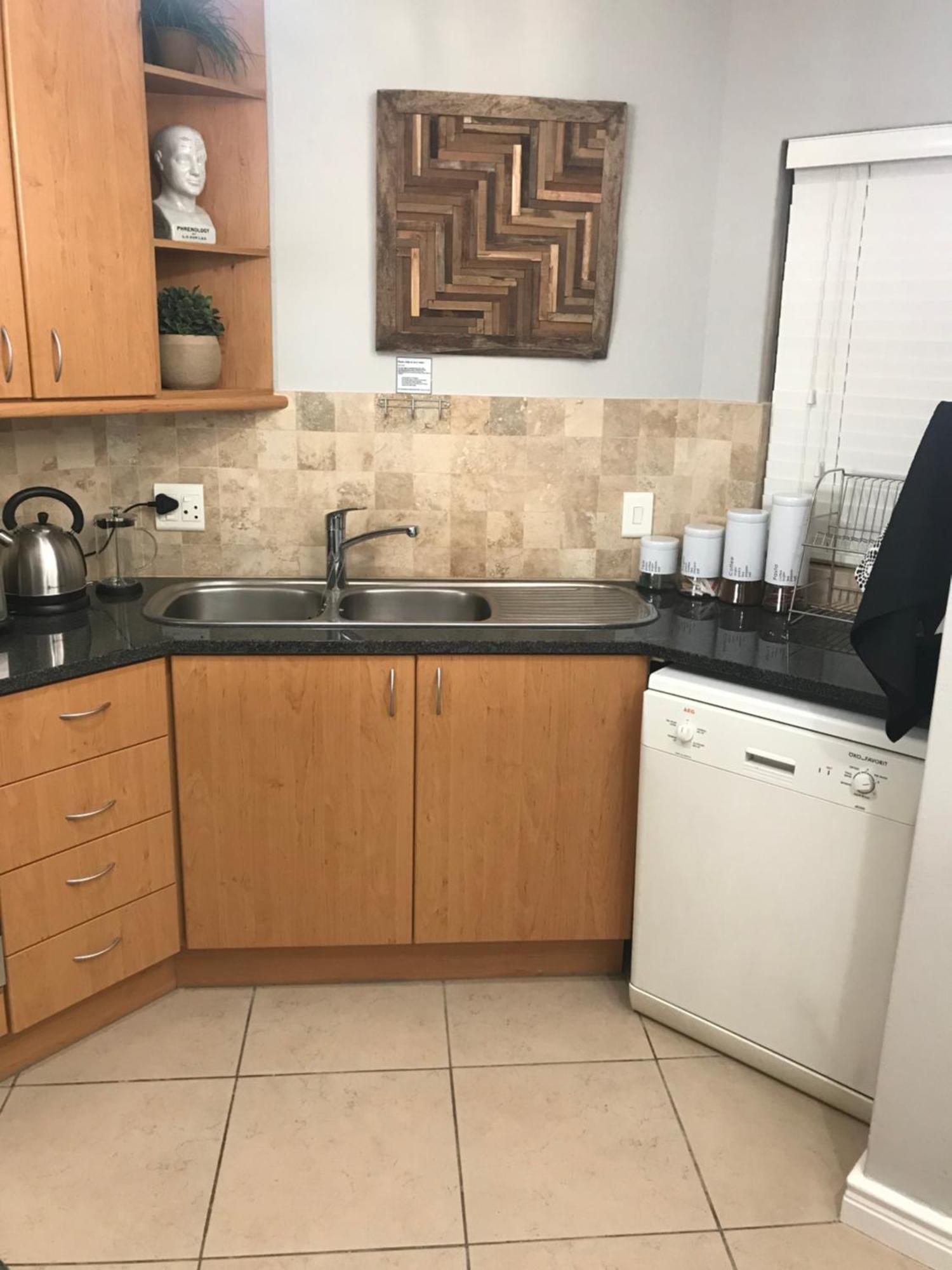Avemore Jan Cats No 3 Full Back Up Power Apartment Stellenbosch